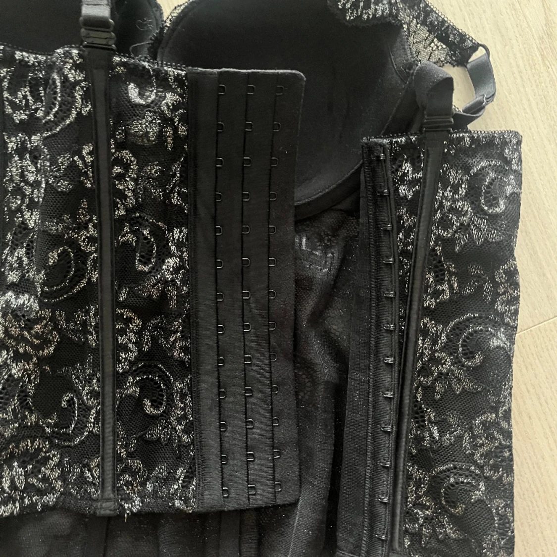 Glittrig korsett - 91