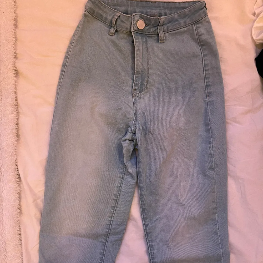 Blåa jeans i mycket fint skick!. Jeans & Byxor.