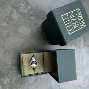 Så snygg Maria Nilsdotter ring som är unik och från en äldre kollektion som ej går att få tag på, eftertraktad! Deras mooncollektion