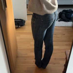 Raka jeans  - Raka lågmidjade jeans storlek 36/S bra skick 200 +frakt. Skriv privat för frågor eller fler bilde💕