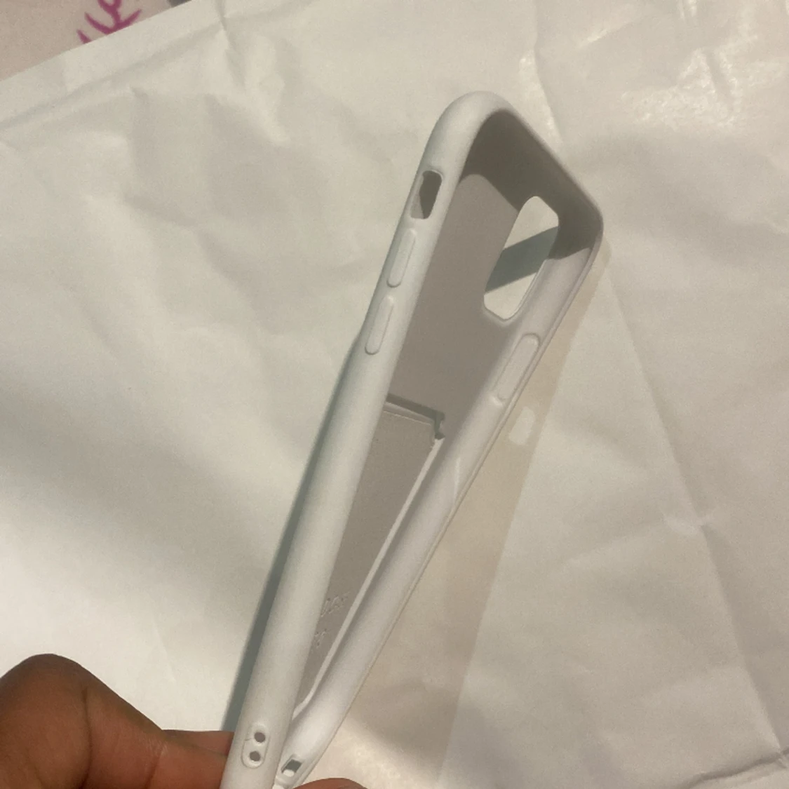 Vit skal - iPhone 11 - 91