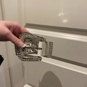 skärp - säljer nu detta coola skärp💓 säljer det därav jag inte använder det längre💕 säljer det för 90kr