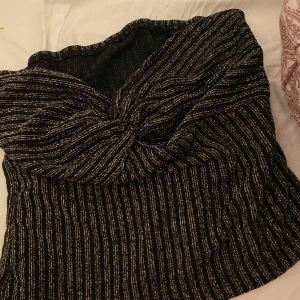 Randig & Glittrig tubtopp  - ❤️‍🔥Ursnygg tubtopp köpt utomlands i storlek S/M❤️‍🔥