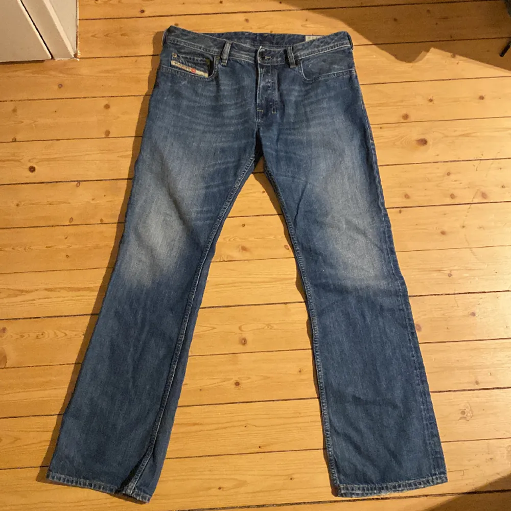 Säljer ett par Diesel Jeans, nästan helt oanvända. Jeans & Byxor.