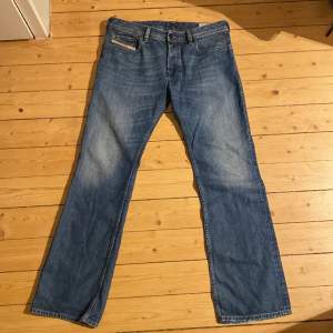 Säljer ett par Diesel Jeans, nästan helt oanvända
