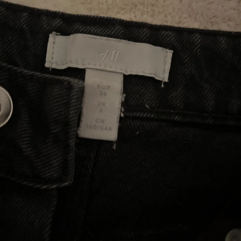 Svarta jeans med hög midja, bra skick💞. Jeans & Byxor.
