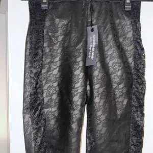 Mid rise. Vegan pleather with see through lace mesh panels. Zipper and elasticated waist. New with tags. UK 8 / US 4 / S. Happy to bundle. Will gladly take more pics or send measurements. Smoke and pet free storage space. No other flaws to note.