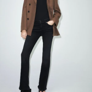 Låg midjade boot cut jeans  - Jag säljer mina super snygga low Waits Bootcut jeans pga att dem har blivit för  korta. Priset kan diskuteras, kontakta för mer bilder 