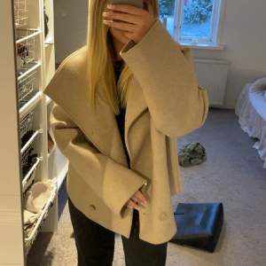 Super fin beige kappa ifrån Nakd, kommer inte till användning 💞