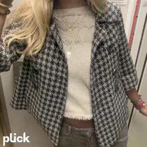 Trekvartsärmad jacka - Säljer denna supersnygga trekvartsärmade jackan! Bra skick  KÖP DIREKT FÖR 550kr