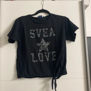 Svart T-shirt - Svart T-shirt fin till sommaren