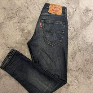 Levi's jeans 502 HI-BALL slim fit, Fint skick endas använda fåtal gånger. Nypris 1299 mitt pris 300.