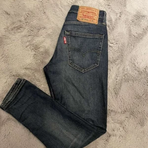 Levis jeans - Levi's jeans 502 HI-BALL slim fit, Fint skick endas använda fåtal gånger. Nypris 1299 mitt pris 300.