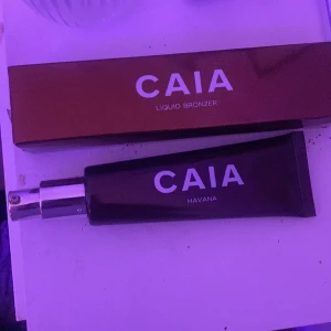 Caia bronzer  - Testad: 1 gång på handen Skick: ny skick Färg: HAVANA Var lite fel färg för mig så säljer! 