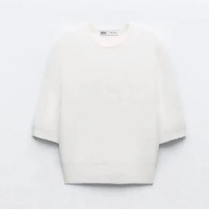 Zara topp - Jättefin trekvartsärmad tröja från zara, säljer för att jag har tröttnat på den. Bara att fråga om egna bilder💕