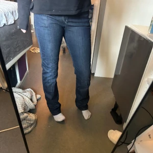 Lee jeanse - Fick i julklapp men kommer inte till någon användning. Vet ej vad ordinarie pris är. Skriv för fler bilder:)
