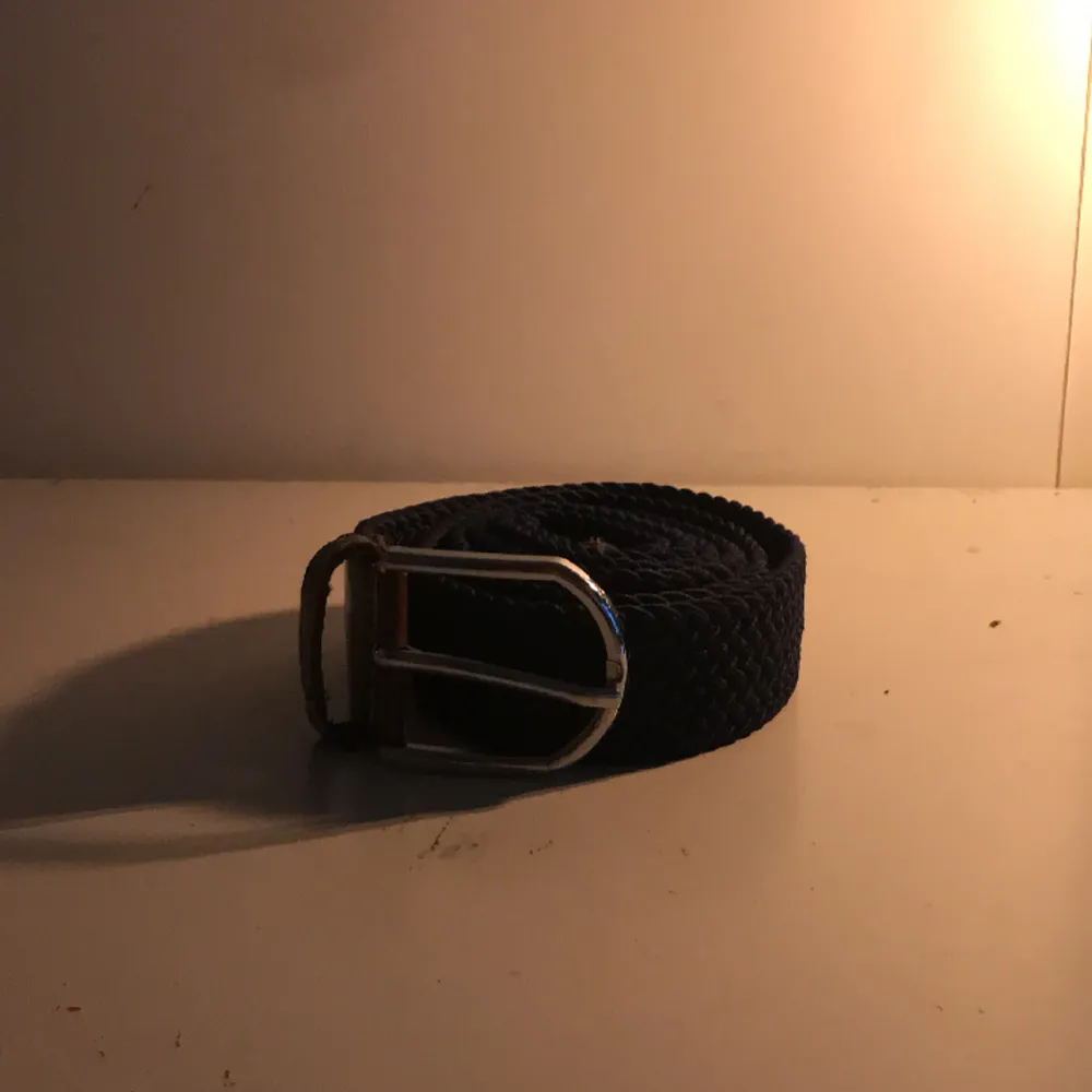 Nytt skärp som jag har köpt men behöver inte denna till användning så säljer denna billigt. Muu.