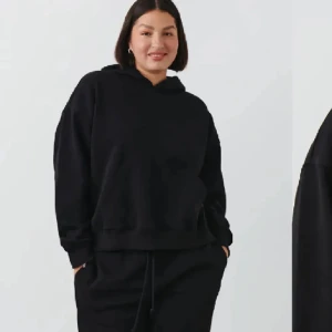 hoddie gina  - storlek S men passar mig som bär xs