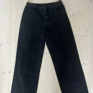 These black baggy jeans are in good shape and is a good material!