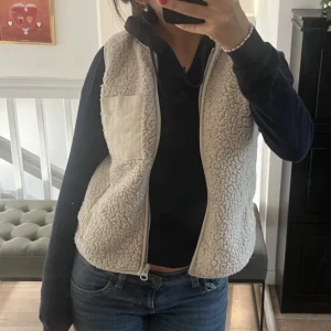 Teddyväst - Trendig Teddyväst💕💕