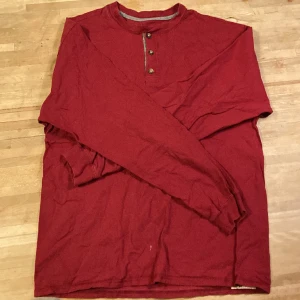 Henley, storlek L - Lätt använd, 100% bomull, ganska stor