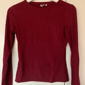 Långärmad topp från Nelly  - Använd men i fint skick  Storlek XS, normal i storleken 