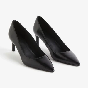 Klackskor  - Klackskor (pumps) från HM. Köpta för 300kr och är använda några gånger men fortfarande ganska bra skick! skriv för fler bilder