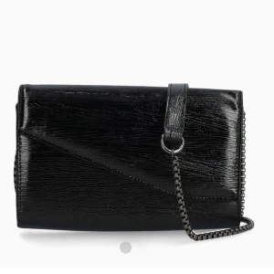 TIAMO Melanie Clutch Lack Svart - Använd en gång💗 250kr + frakt