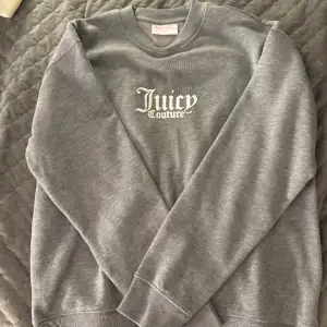 Säljer min helt oanvänd juicy tröja i storlek XS