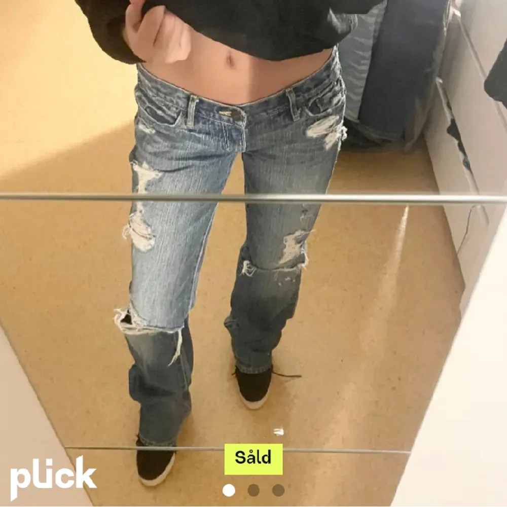säljer dessa skitsnygga jeans pga för små för mig!! lånad första bild. Jeans & Byxor.