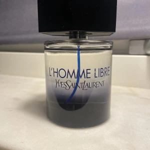 Yves Saint Lauren L’homme Libre - Säljer nu denna discontinued ysl parfymen. Svår att få tag på och luktar väldigt gott. Knappt använd så nästan 100 ml kvar.  Kan mötas upp i Umeå eller skickas med posten. Skickar gärna fler bilder på batch Code mm.  Hör av er vid frågor och funderingar!