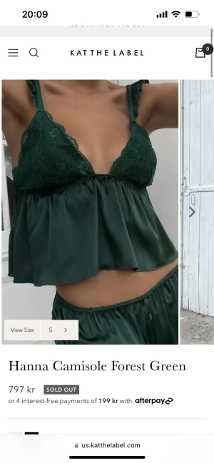 Intressekoll - Hanna Schönberg x Kat the label grön topp strl S - Schönberg x Kat the label grön topp strl M. Helt slutsåld online. Säljer pga för liten. Inga skambud! Nypris 800kr, säljer inte under det.
