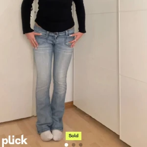 Lowrise jeans - Jätte snygga low rise jeans som tyvärr var för stora! Lånad bild, köpta för 800kr