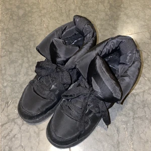 Supersnygga vinterskor - Supersnygga och varma vinterskor från h&m. 