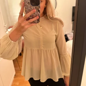 Blus - Créme-vit blus