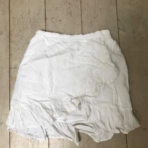 Jätte gullig kjol från Cubus, storlek 36, sitter som en S, passar de flesta!  Perfekt till sommaren!💕