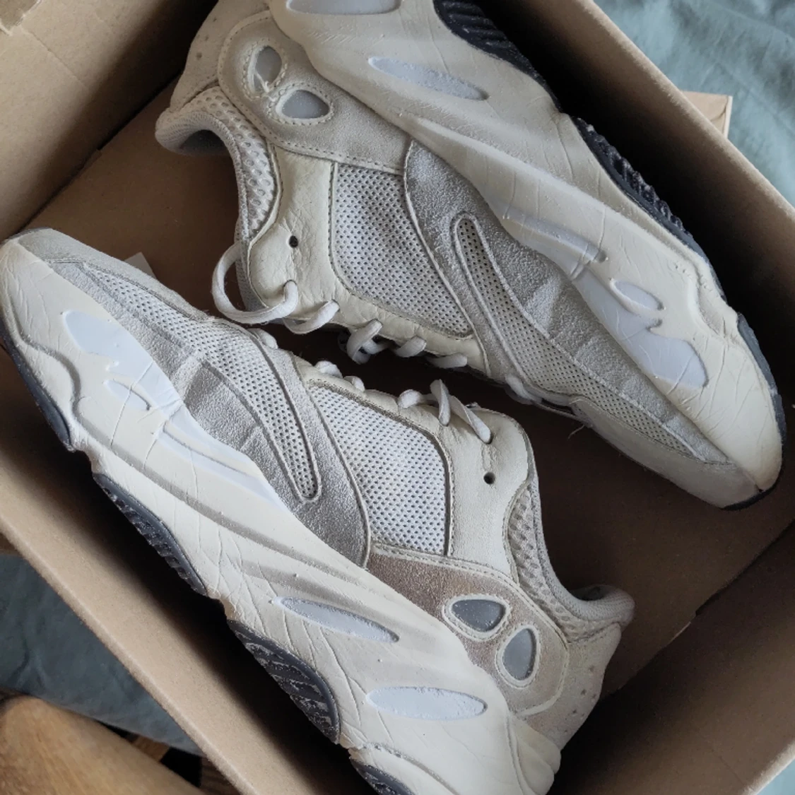 Yeezy Boozt 700 analog beigea & bruna