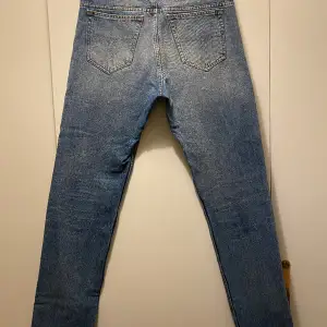 Jeans i storlek 29/32
