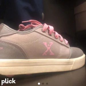 sport heels skor - Några par gånger använda finns 2 storlekar 1 för barn 1 för ungdom