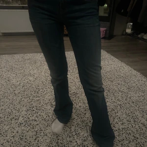 Lågmidjade jeans - Säljer dessa då de ej kommer till användning! Jag är 170 som referens💓💓☺️