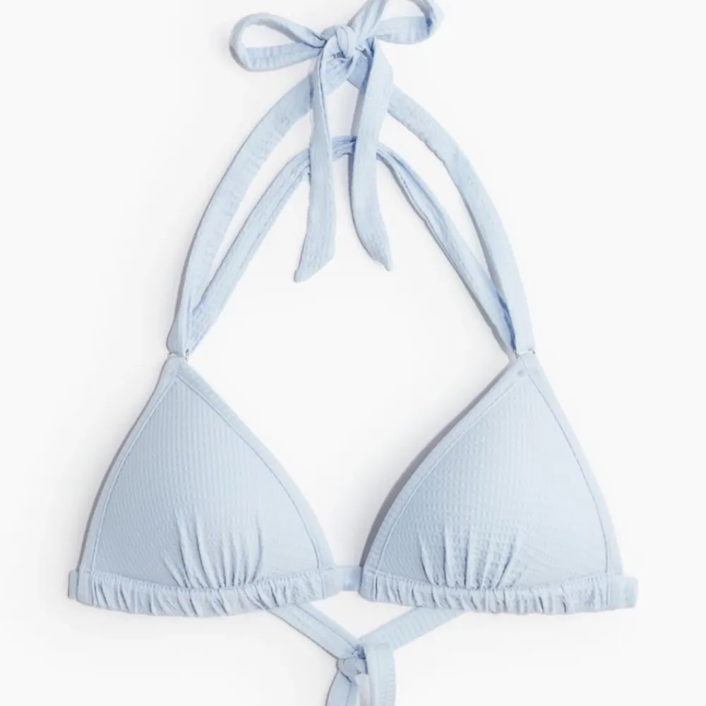 Säljer denna oanvända bikini (båda delarna). Säljer eftersom den inte passar mig💓 Push up*. Övrigt.