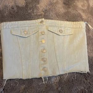 Jeans topp💓 - Säljer denna ljusblåa jeanstopp i storlek S
