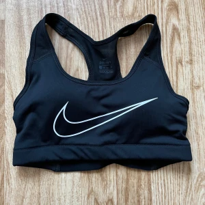 SPORT-BH - Cool detalj i ryggen. Aldrig använd! 