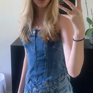 Jeans topp från Zara som inte säljs längre! Supersnygg till sommarn😍 