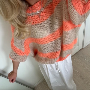 Stickad Tshirt  - Sjukt fin och cool sticlad tshirt från Bellerina Paris i mohair🥰 sparsamt använd, nypris 80 euro