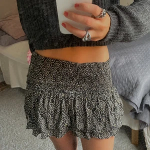 Kjol  - Kjol från zara  Köpare står för frakt 