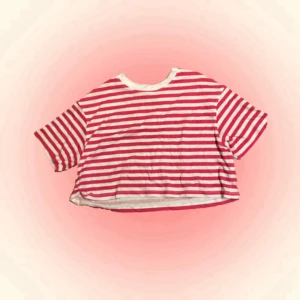 Tshirt  - En röd och vit randig t shirt från new yorkers, bara använd 2 ggr