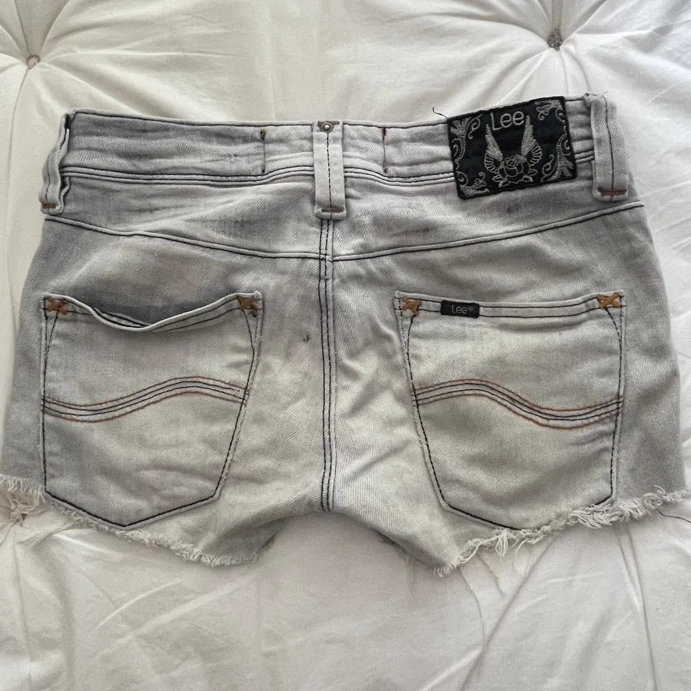 Jättesnygga lågmidjade jeansshorts! Storleken exakt är: W25 L33. Shorts.