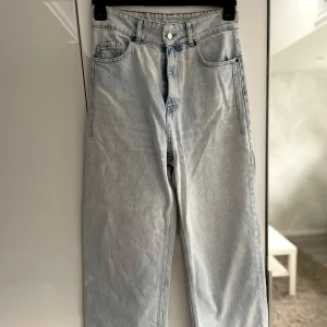 Zara jeans  - Jeans från zara. För små för mig så säljer vidare🩵