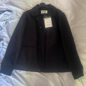 Acne studios cotton twill - Helt oanvänd jacka från Acne Studios med alla tags kvar, storlek 46, passar M-L, nypris 3500 mitt pris 1500